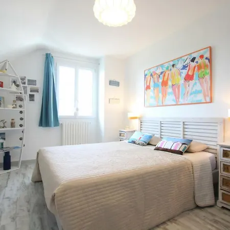 Bricqueville-sur-mer, 6 Pieces, 11 Personnes - Fr-1-362-403 Holiday home *